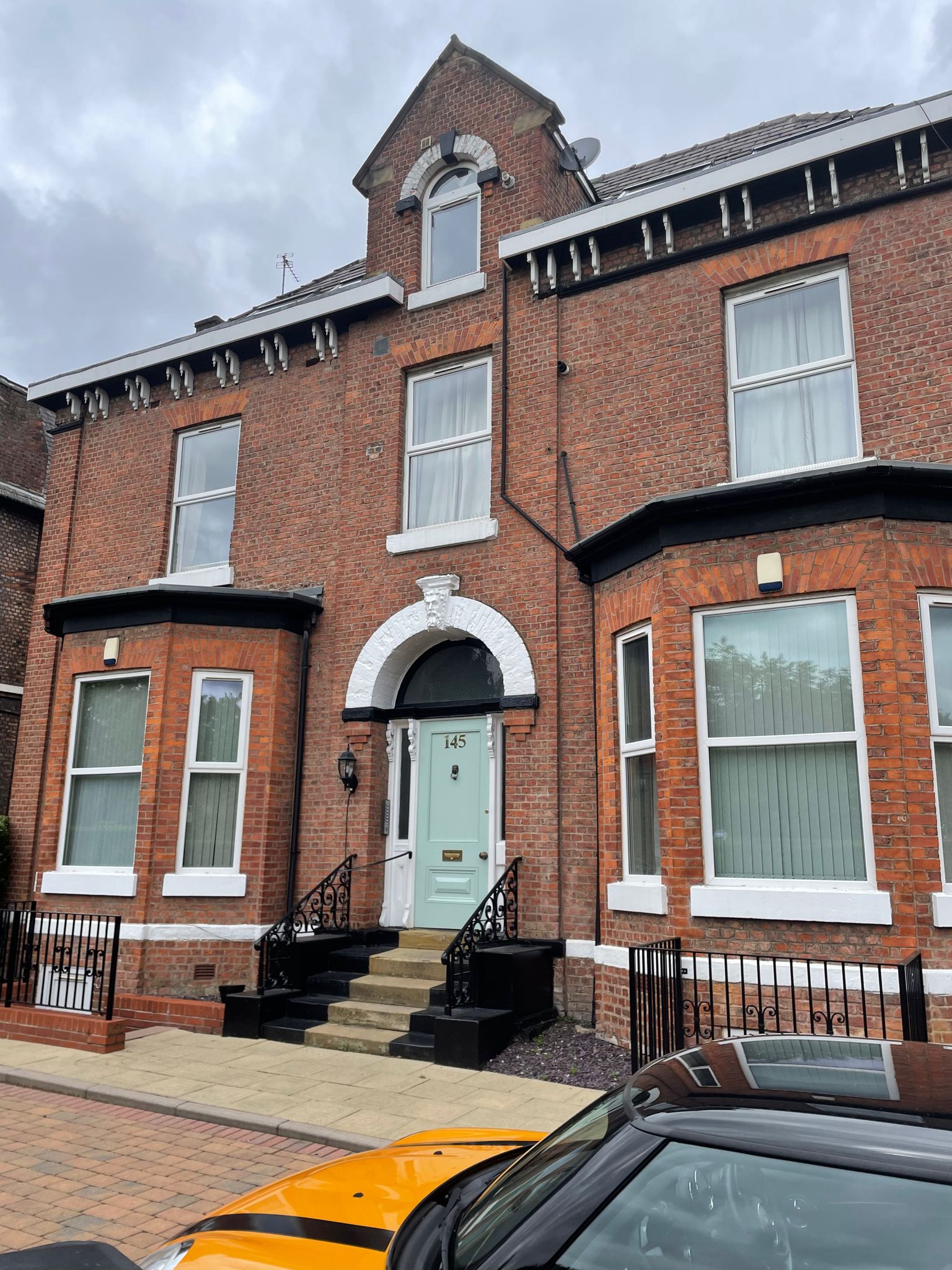 Flat 5, 145 Dickenson Road