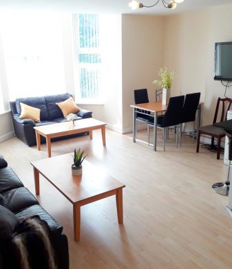 Flat 2, 145 Dickenson Road