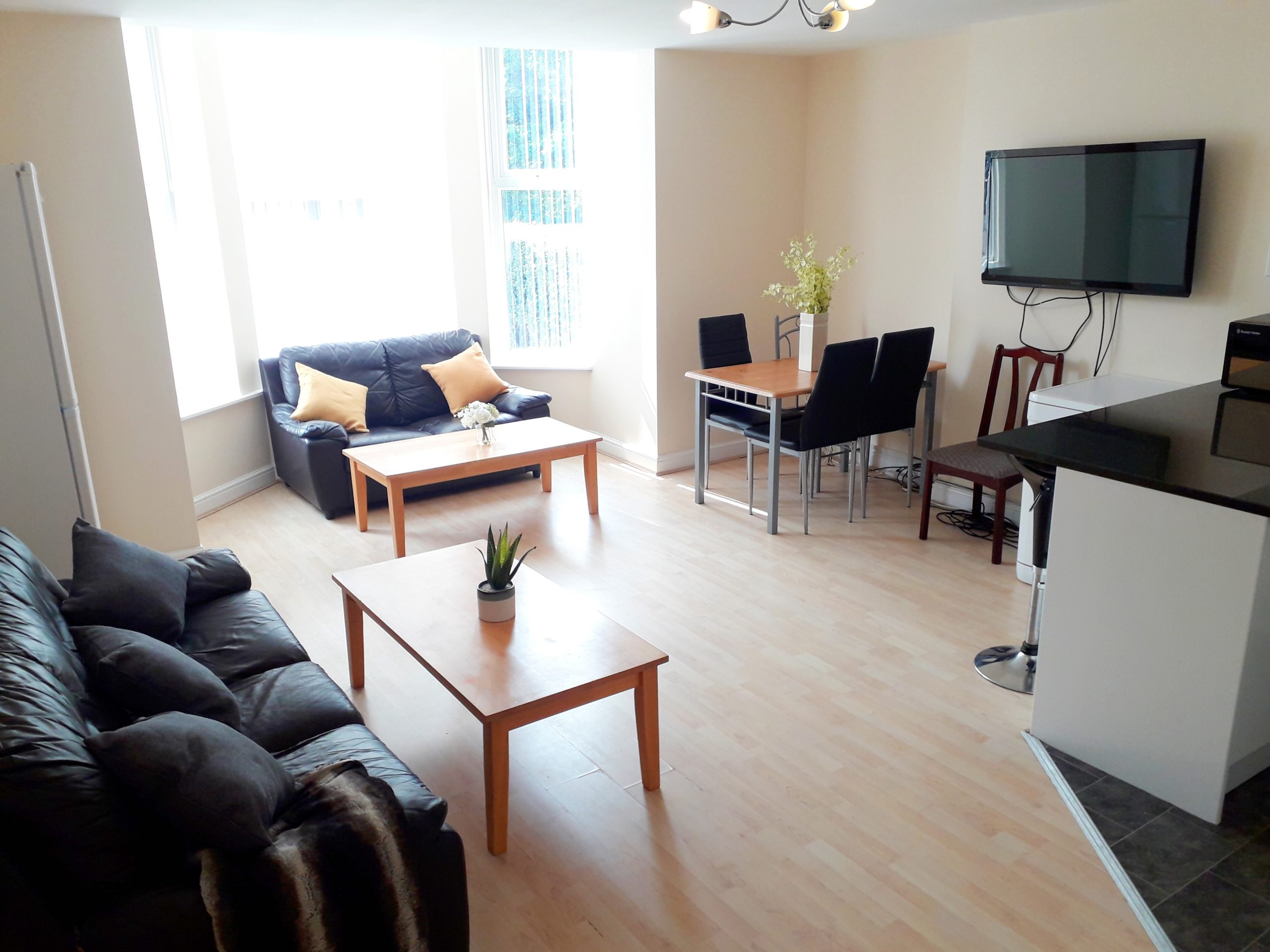 Flat 2, 145 Dickenson Road