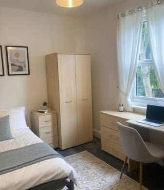 4 Birchfields Avenue