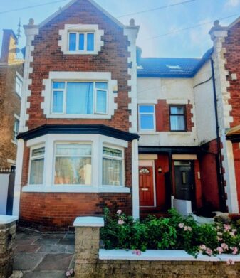 4 Birchfields Avenue