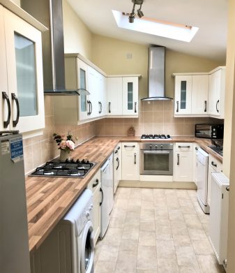 17 Hathersage Road