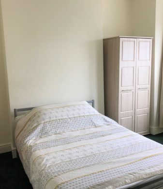 17 Hathersage Road