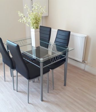 Flat 3,145 Dickenson Road