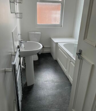Flat 3,145 Dickenson Road