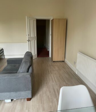 Flat 4, 145 Dickenson Road