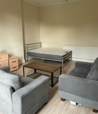 Flat 4, 145 Dickenson Road