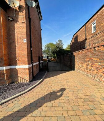 Flat 4, 145 Dickenson Road