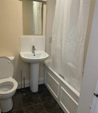 Flat 14, 65 Daisy Bank Road