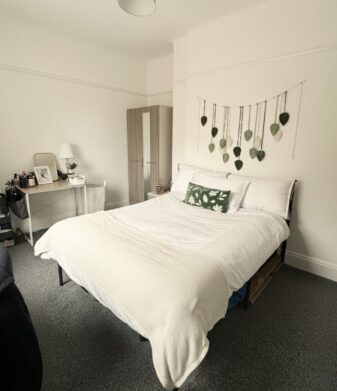 8 Birchfields Avenue