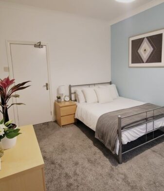 8 Birchfields Avenue