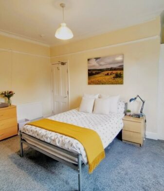 8 Birchfields Avenue